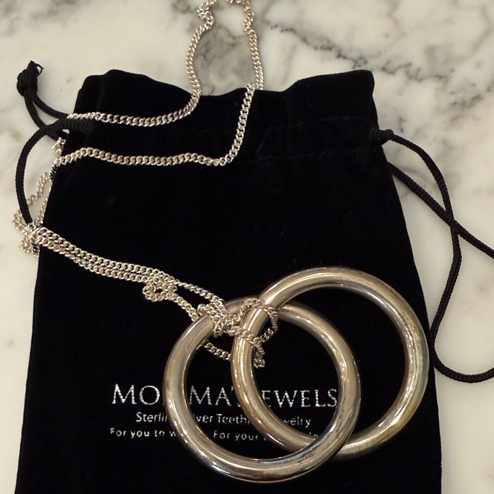 Momma’s Jewels Elegant 2 Ring Silver Interlocking  Teething Necklace